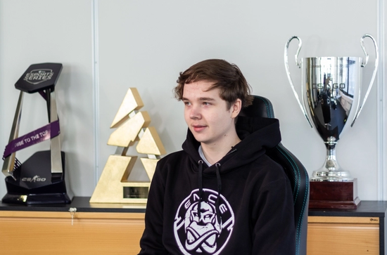 成都高新区电竞战队再创辉煌实现六连冠